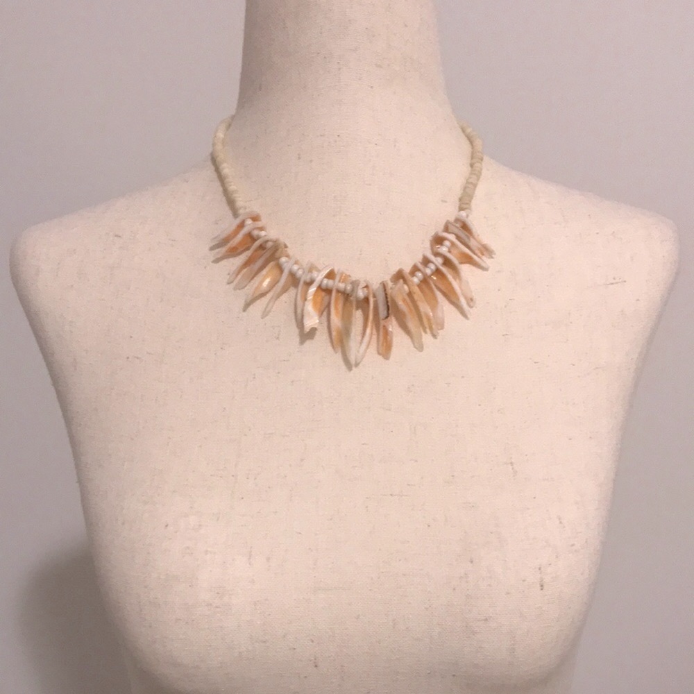 ‼️GONE 5/31- Vintage Handmade Shell Choker Necklace